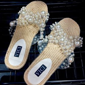 Vici Pearl sandals! Size 10